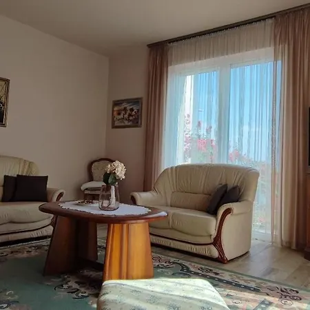 White Column House شقة *