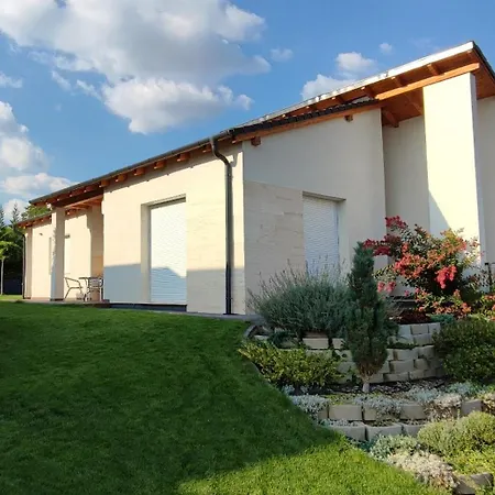 White Column House דירה