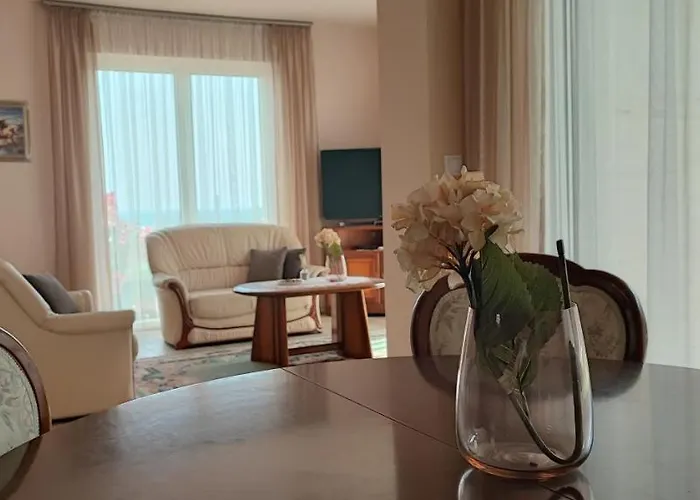 White Column House * Diosd