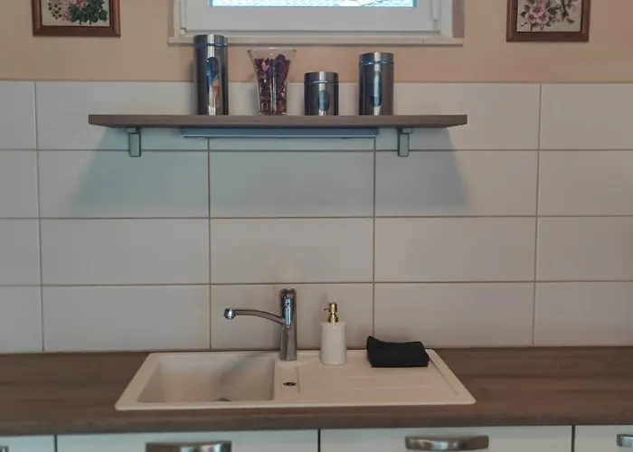 White Column House Diosd